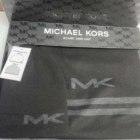 Men’s Michael Kors Grey/Black Reversible Beanie & Scarf Set - Size O/S nwt - Picture 1 of 5